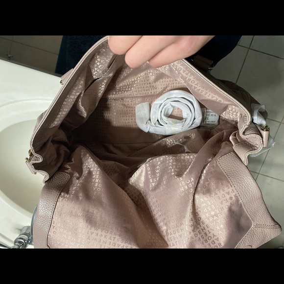 Kate spade bag never used. - Picture 3 of 5